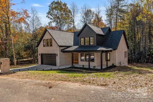 6407 Sterling Pl, Hickory, NC, 28601-9468 | Card Image