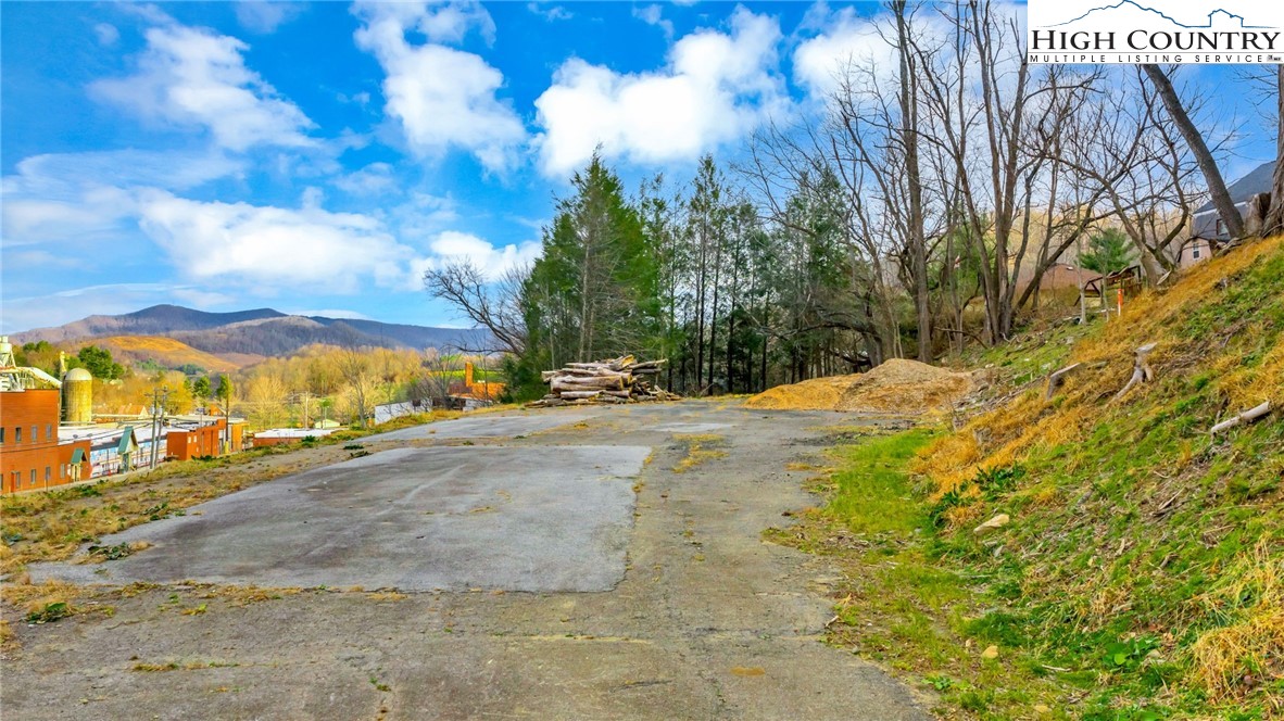 Land in West Jefferson 4