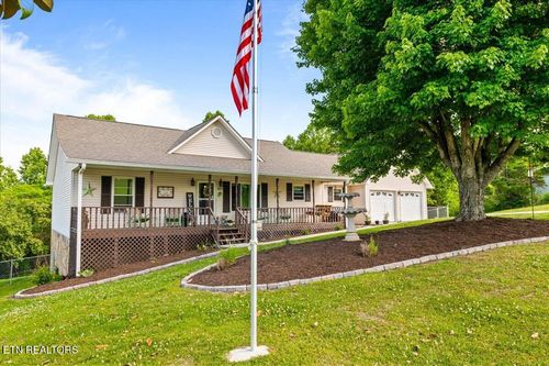327 Gail Ln, Jacksboro, TN, 37757-4517 | Card Image