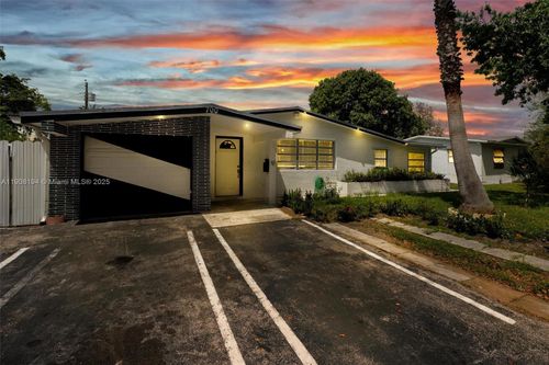 700 67th Ave, Pembroke Pines, FL, 33023-1545 | Card Image