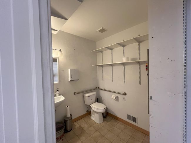 shared bath | Image 6