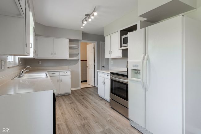 10586 School Pkwy, House other with 3 bedrooms, 2 bathrooms and null parking in Carmel IN | Image 8