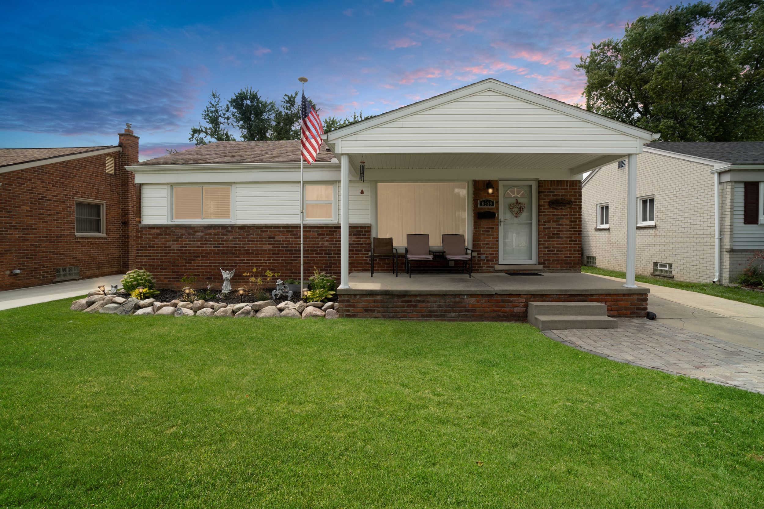 Burnly St, Garden City, MI 48135