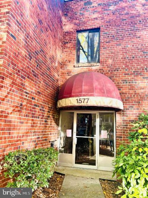 105-y-1577 N Colonial Ter, ARLINGTON, VA, 22209-1420 | Card Image