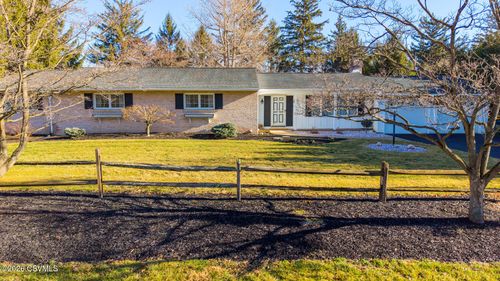 11 Tee St, Selinsgrove, PA, 17870-9127 | Card Image