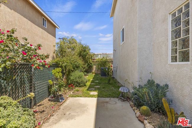 21615 Wo He Lo Trl, House other with 3 bedrooms, 4 bathrooms and null parking in Chatsworth CA | Image 37