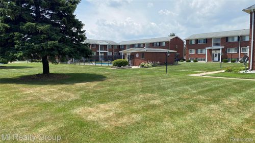 b1-8240 Crestview Dr, Sterling Heights, MI, 48312-6079 | Card Image
