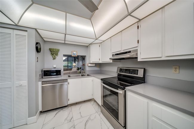 KITCHEN | Image 9