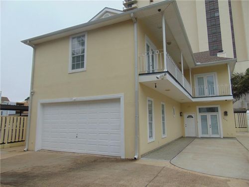 269 Robert E Lee Blvd, New Orleans, LA, 70124-2413 | Card Image