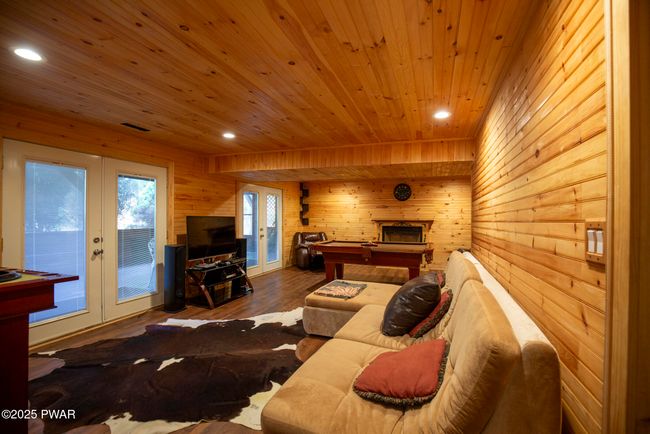 Family Room | Image 27