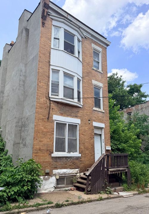 2011 Deruad Street, Downtown Pgh, PA, 15219 | Card Image