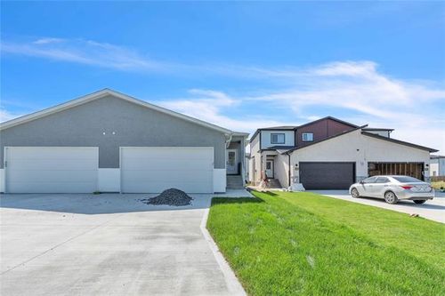 804 Mclean Ave, Selkirk, MB, R1A4N7 | Card Image