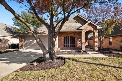 6136 Lochmoor Dr, Fort Worth, TX, 76179-4826 | Card Image