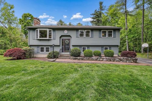 1 Dresden Way, Londonderry, NH, 03053-2945 | Card Image