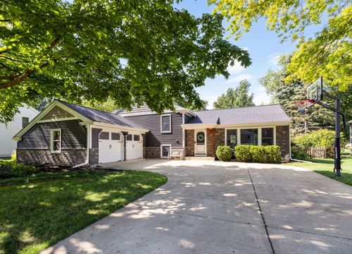 1055 Cardinal Ct, Batavia, IL, 60510-3305 | Card Image