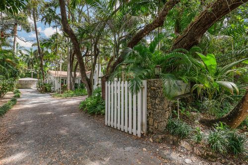 2925 Seminole St, Miami, FL, 33133-3235 | Card Image