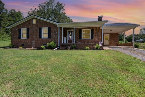 6670 Jackson Creek Rd, Denton, NC, 27239-9273 | Card Image