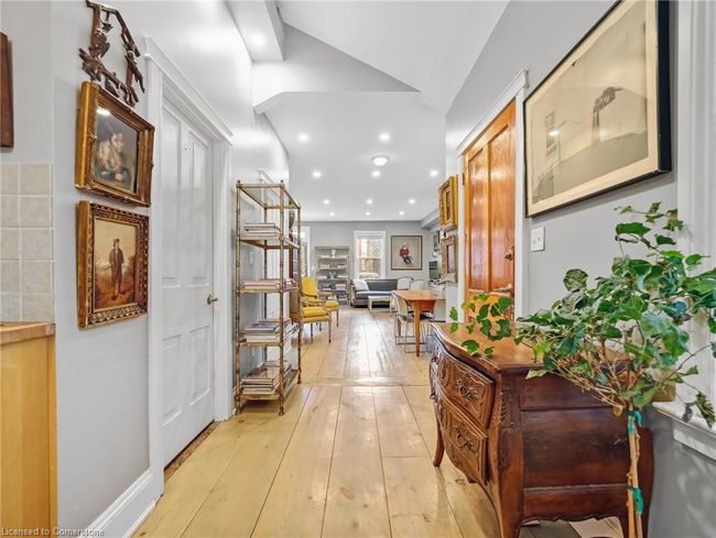80 Ferrie St W, House other with 2 bedrooms, 2 bathrooms and 1 parking in Hamilton ON | Image 11