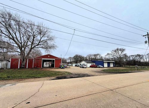 2570 Wcf And N Dr, Waterloo, IA, 50703-9685 | Card Image