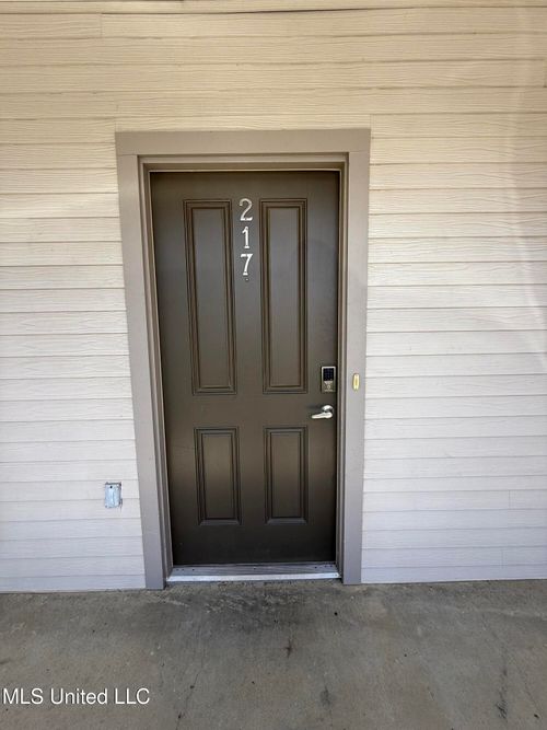 apt-217-290 Russell St, Starkville, MS, 39759-8829 | Card Image