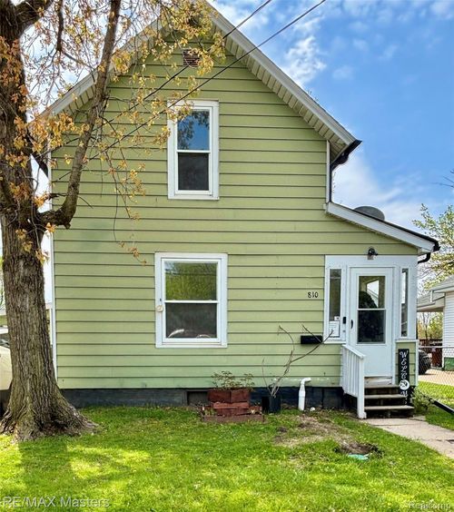 810 E Beecher St, Adrian, MI, 49221-3911 | Card Image
