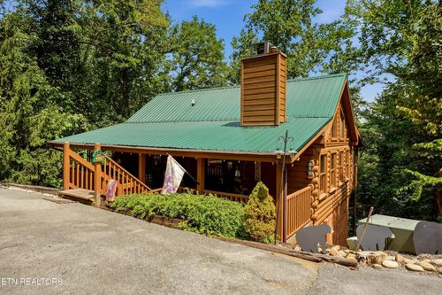 919 Deer Run Way, Sevierville, TN, 37862-2765 | Card Image