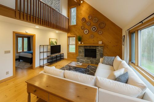 378 Tuttle Hill Road, Londonderry, VT, 05148 | Card Image