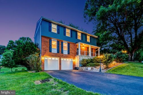 933 War Admiral St, GREAT FALLS, VA, 22066-2421 | Card Image