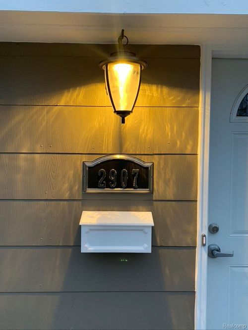 2907 Sunnyknoll Ave, Berkley, MI, 48072-3615 | Card Image