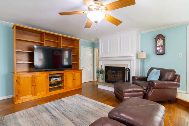 2142 Hawthorne Ln, House other with 3 bedrooms, 2 bathrooms and 12 parking in WAUKEGAN IL | Image 4