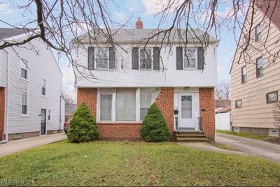 View of front of property with a front lawn | Image 1