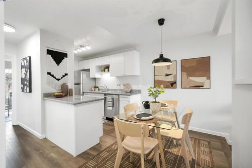 apt-85-2562 Walnut Blvd, Walnut Creek, CA, 94596-4249 | Card Image