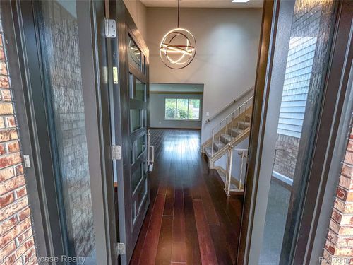 2268 Academy Dr, Troy, MI, 48083-5601 | Card Image