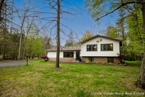 15991 Croswell St, West Olive, MI, 49460-9526 | Card Image