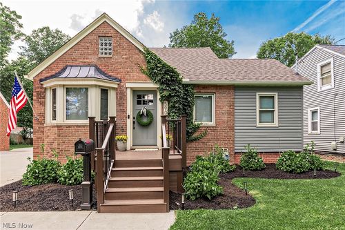 590 Glen Park Dr, Bay Village, OH, 44140-2452 | Card Image