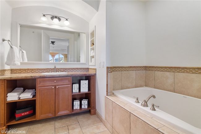 UNIT-201 - 21 Via Visione, Condo with 3 bedrooms, 3 bathrooms and null parking in Henderson NV | Image 14