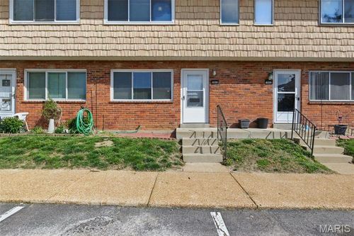 10660 Carroll Wood Way, Saint Louis, MO, 63128-1317 | Card Image