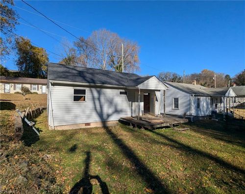 7 Pine St, Lexington, NC, 27292-3446 | Card Image