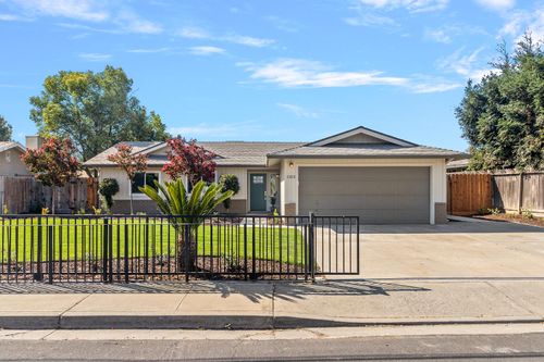 13312 Bentley St, Waterford, CA, 95386-9700 | Card Image