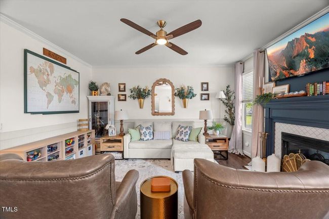 living room | Image 13