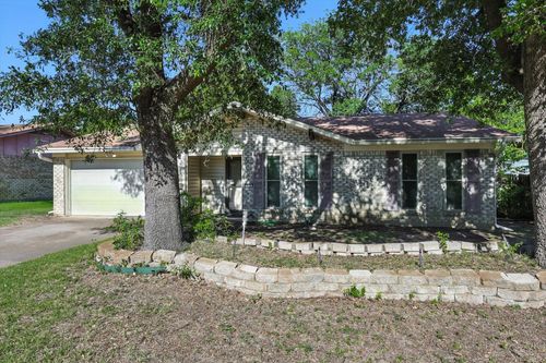 325 Hastings Dr, Cedar Hill, TX, 75104-2720 | Card Image
