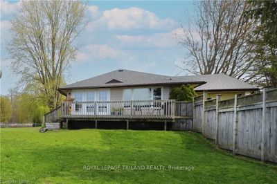 9078 Century Dr, House other with 3 bedrooms, 2 bathrooms and 7 parking in Strathroy Caradoc ON | Image 3