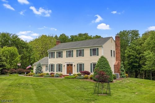 19 Bennington Dr, Flanders, NJ, 07836-9756 | Card Image