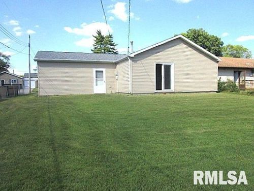 403 Rosewood Dr, Washington, IL, 61571-3152 | Card Image