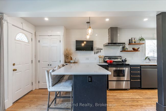 146 Sunset Blvd, House other with 3 bedrooms, 2 bathrooms and 8 parking in Georgian Bluffs ON | Image 12