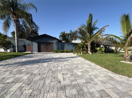 114 12th St, BELLEAIR BEACH, FL, 33786-3302 | Card Image