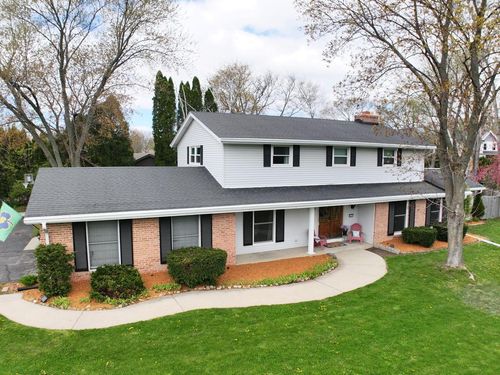 2500 W Hemlock Road, GLENDALE, WI, 53209 | Card Image