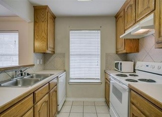 3233 S University Dr, Home with 6 bedrooms, 4 bathrooms and 6 parking in Fort Worth TX | Image 7