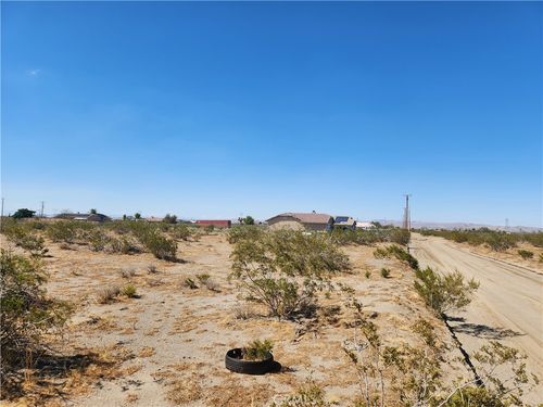 1 Monte Vista Rd, Phelan, CA, 92371 | Card Image