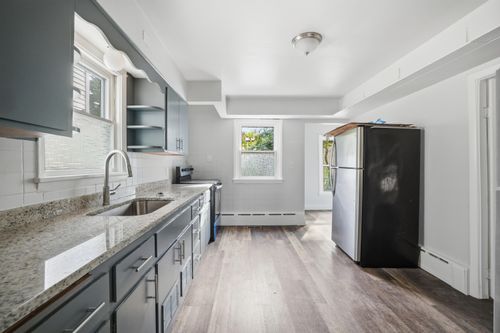 1017 E Pearson St, Milwaukee, WI, 53202-1524 | Card Image